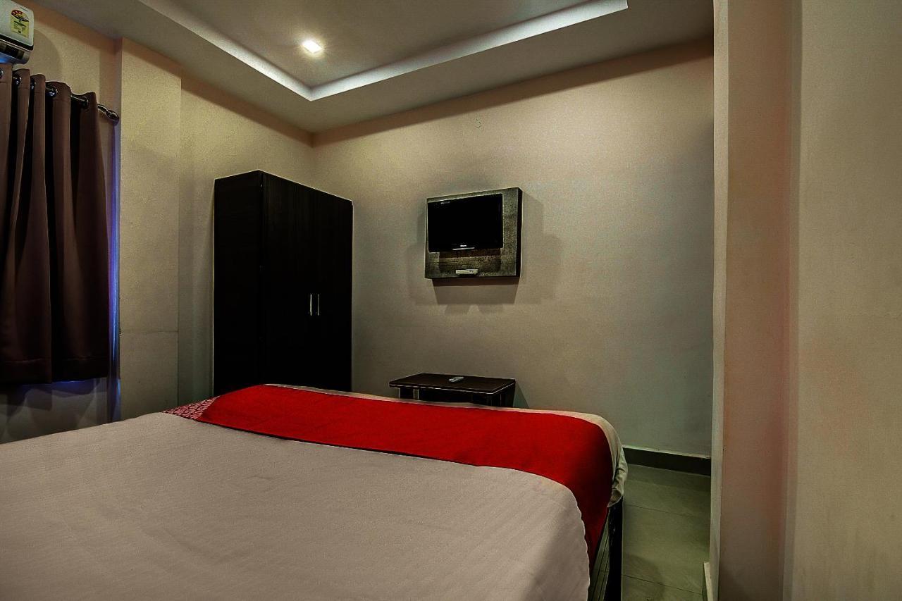 Oyo 8929 Stay Siddhartha Residency Jalāripeta Buitenkant foto